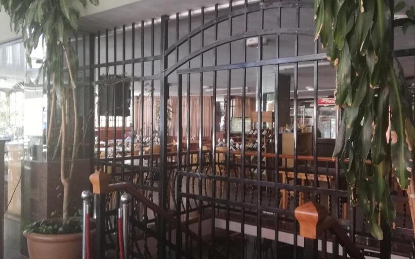 فندق Continental Cosquin