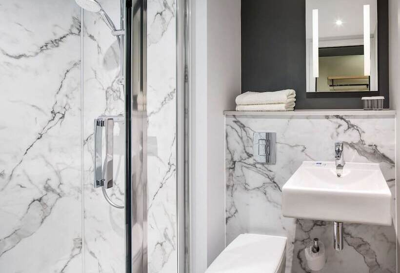 בית מלון כפרי Ibis Budget Swindon