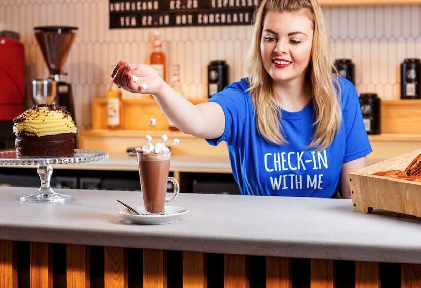 בית מלון כפרי Ibis Budget Swindon