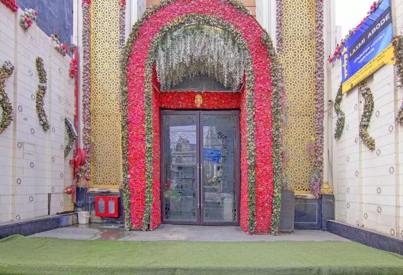 ホテル Oyo 26766 Laxmi Abode