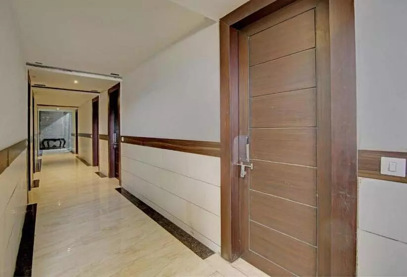 ホテル Oyo 26766 Laxmi Abode
