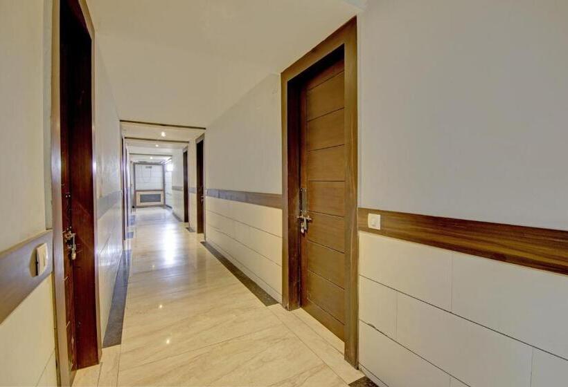 هتل Oyo 26766 Laxmi Abode