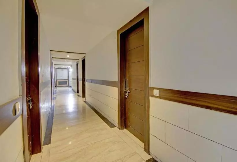 ホテル Oyo 26766 Laxmi Abode