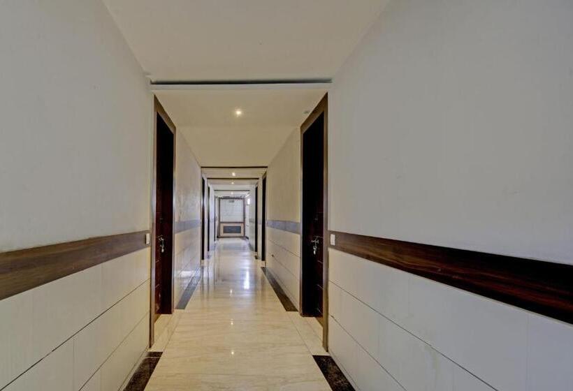 هتل Oyo 26766 Laxmi Abode