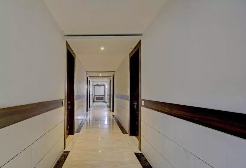 ホテル Oyo 26766 Laxmi Abode