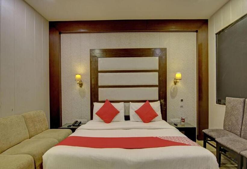 هتل Oyo 26766 Laxmi Abode