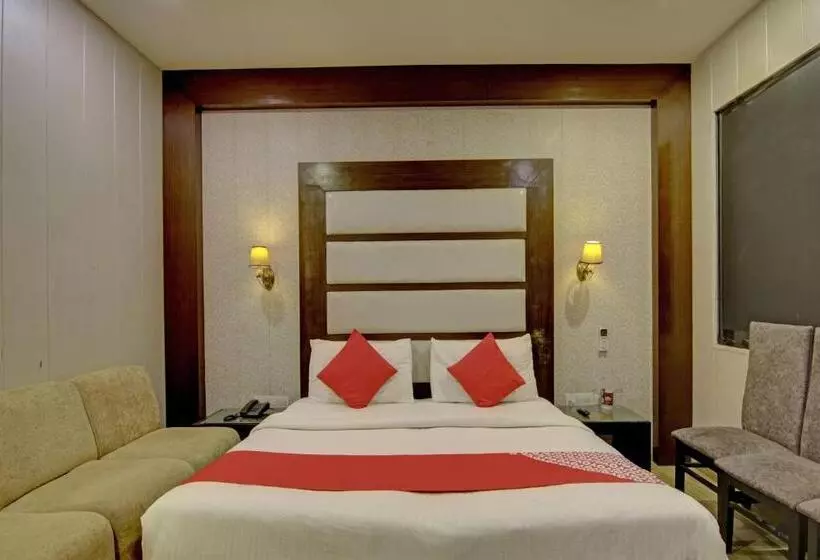 ホテル Oyo 26766 Laxmi Abode