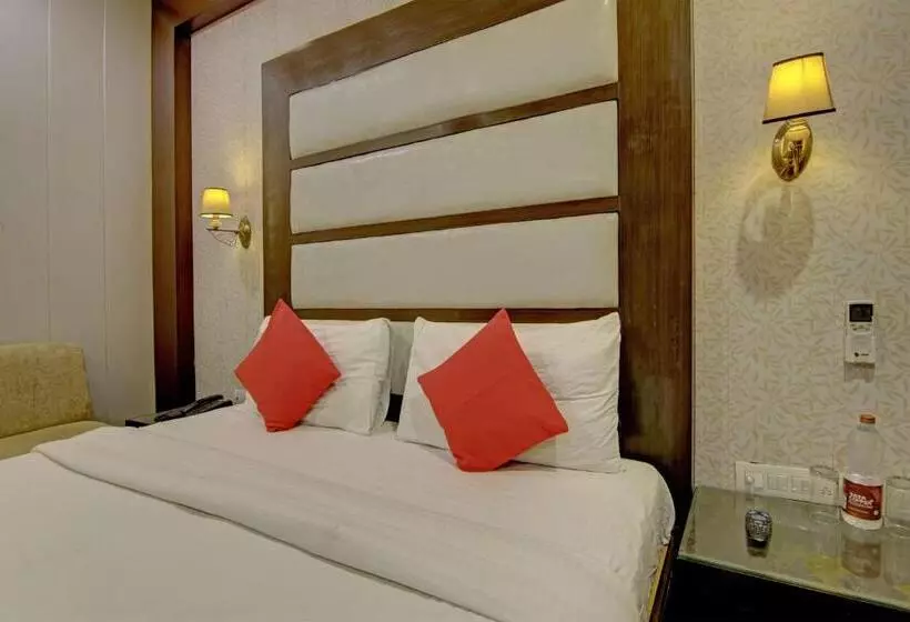 ホテル Oyo 26766 Laxmi Abode