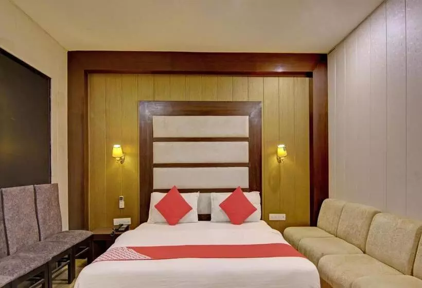 ホテル Oyo 26766 Laxmi Abode