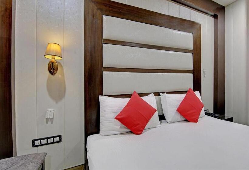 هتل Oyo 26766 Laxmi Abode