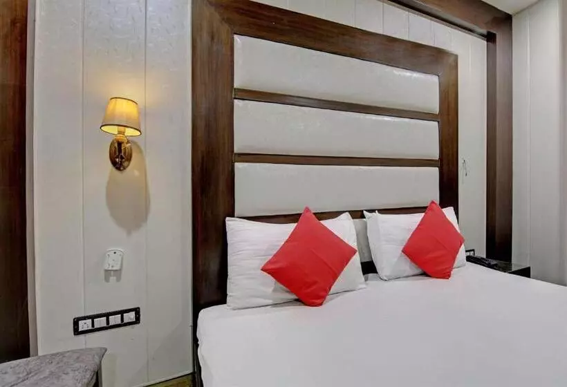 ホテル Oyo 26766 Laxmi Abode