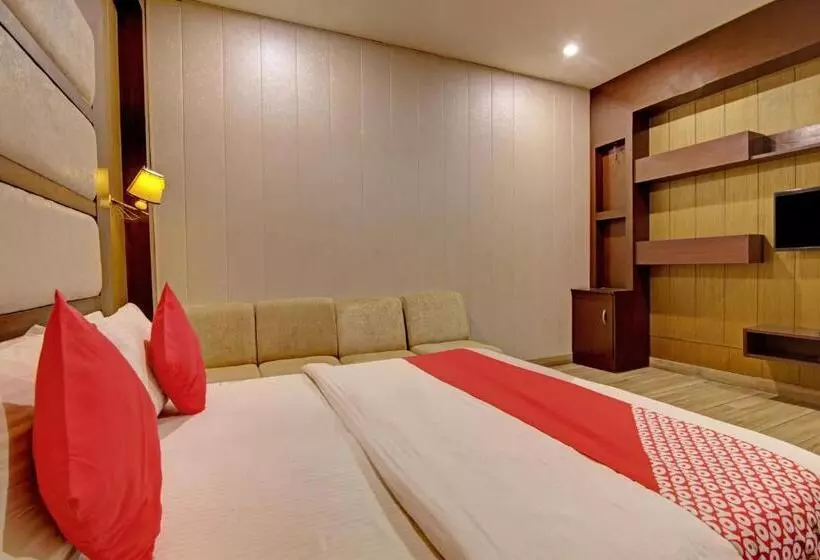 ホテル Oyo 26766 Laxmi Abode