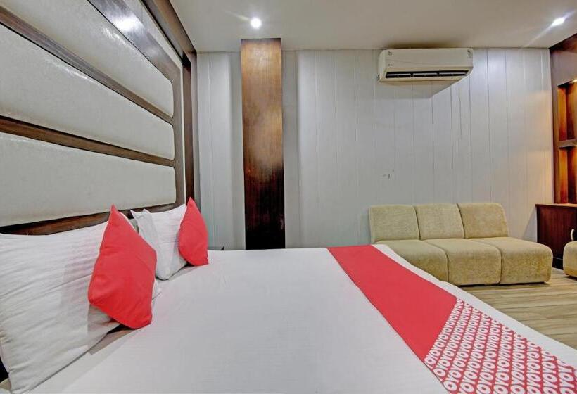هتل Oyo 26766 Laxmi Abode