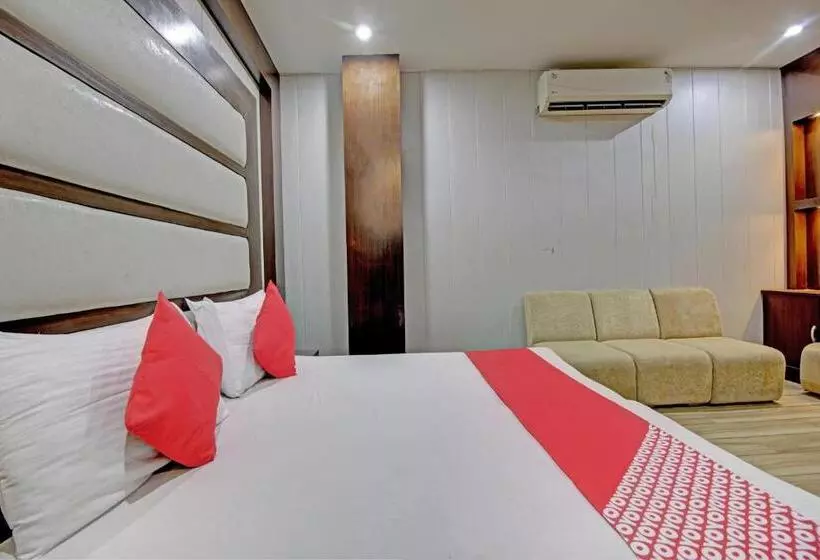 ホテル Oyo 26766 Laxmi Abode
