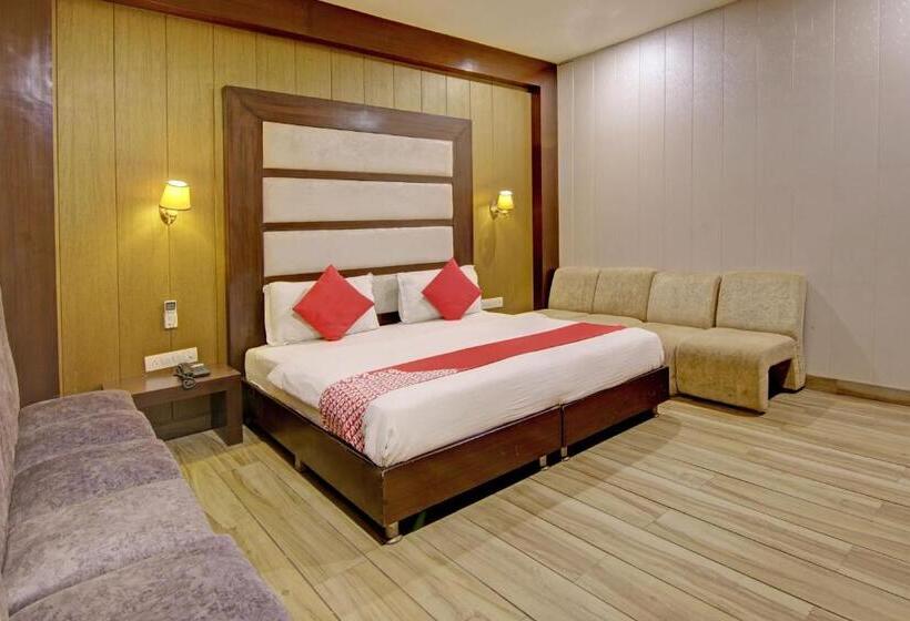 هتل Oyo 26766 Laxmi Abode