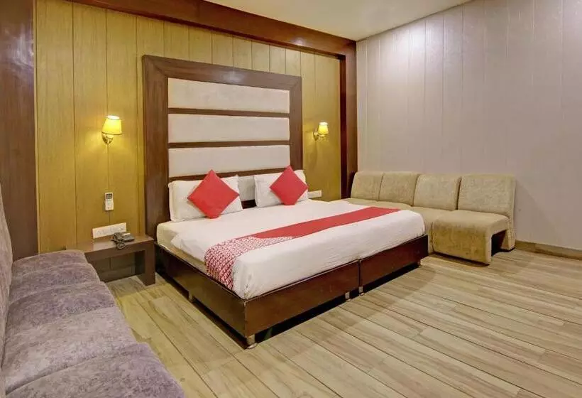 ホテル Oyo 26766 Laxmi Abode