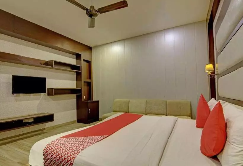 ホテル Oyo 26766 Laxmi Abode