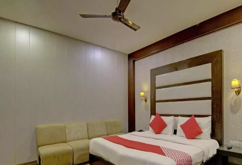 ホテル Oyo 26766 Laxmi Abode
