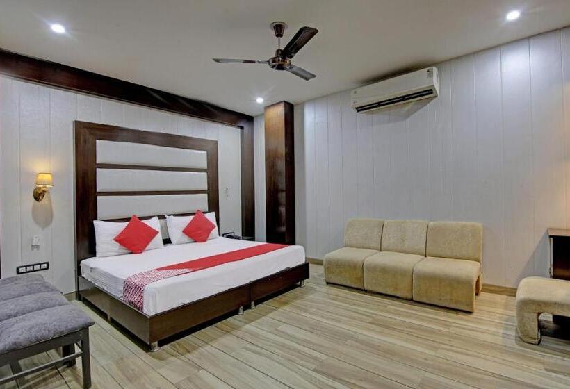 هتل Oyo 26766 Laxmi Abode