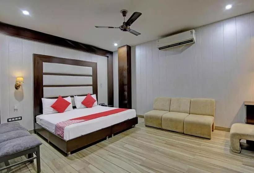 ホテル Oyo 26766 Laxmi Abode