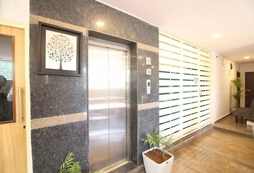 ホテル Silverkey Executive Stays 23042 Global Village Tech Park