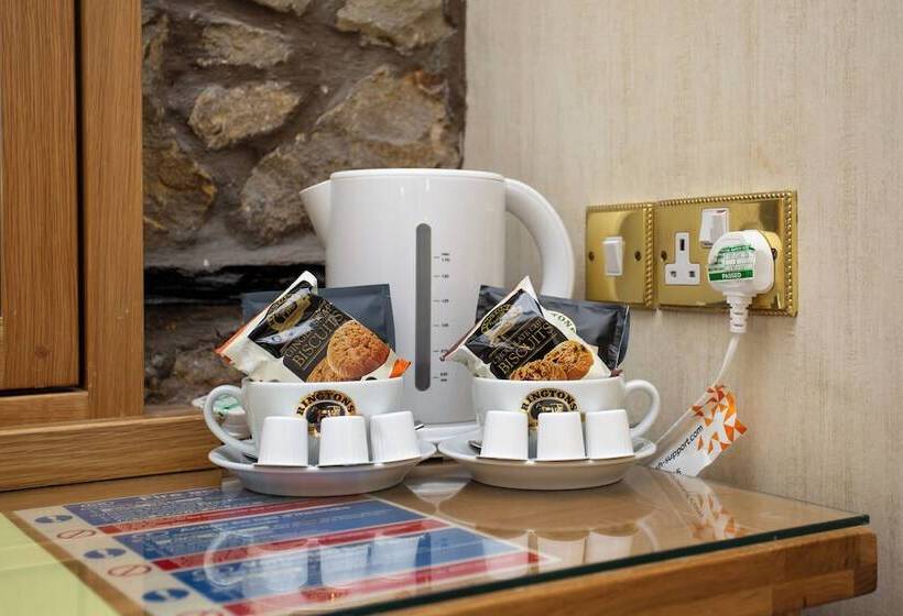 호텔 The Olde Ship Inn