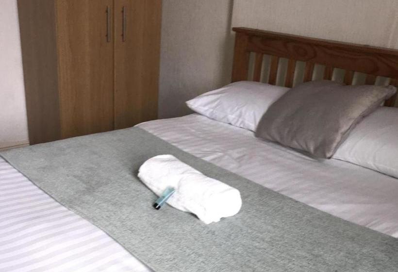 Pensiune Eastington House