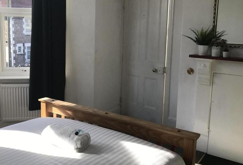 Pensiune Eastington House