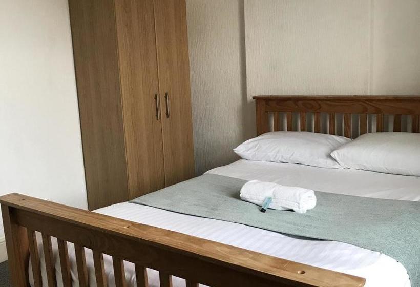 Pensiune Eastington House