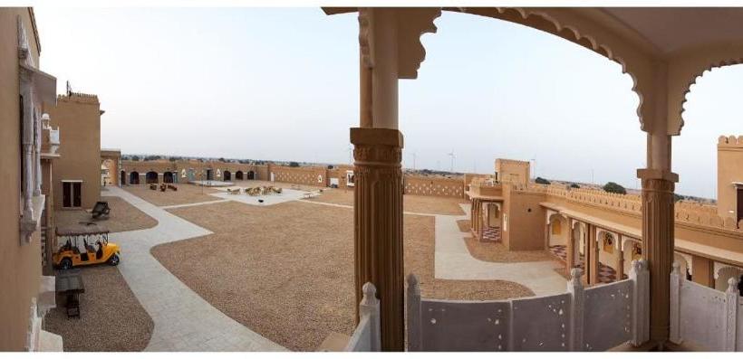منتجع Fort Aranya