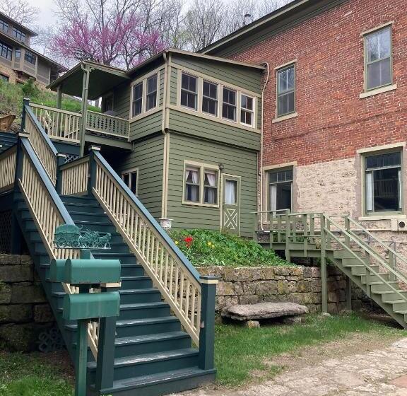 مبيت وإفطار Abe's Spring Street Guest House