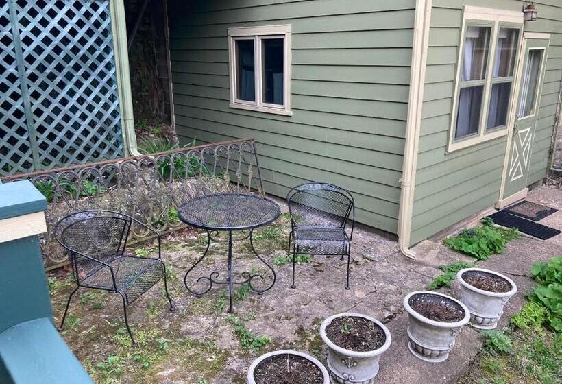 مبيت وإفطار Abe's Spring Street Guest House