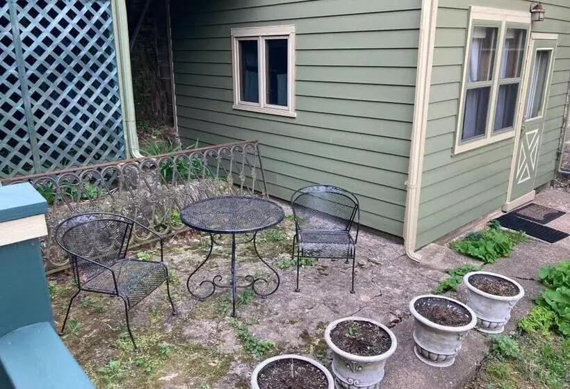 Aamiaismajoitus (B&B) Abe's Spring Street Guest House