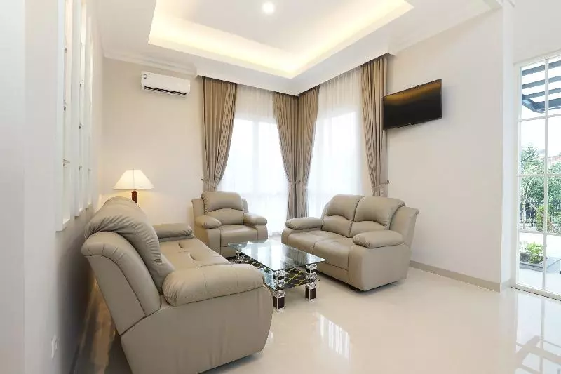 ホテル Oyo 477 Raka Residence Syariah, Purwoharjobanyuwangi