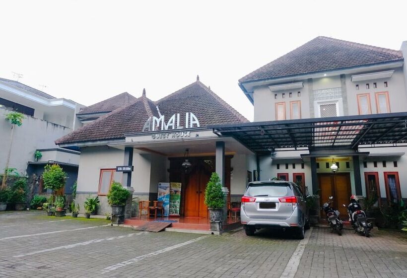 펜션 Oyo 778 Guest House Amalia Malang