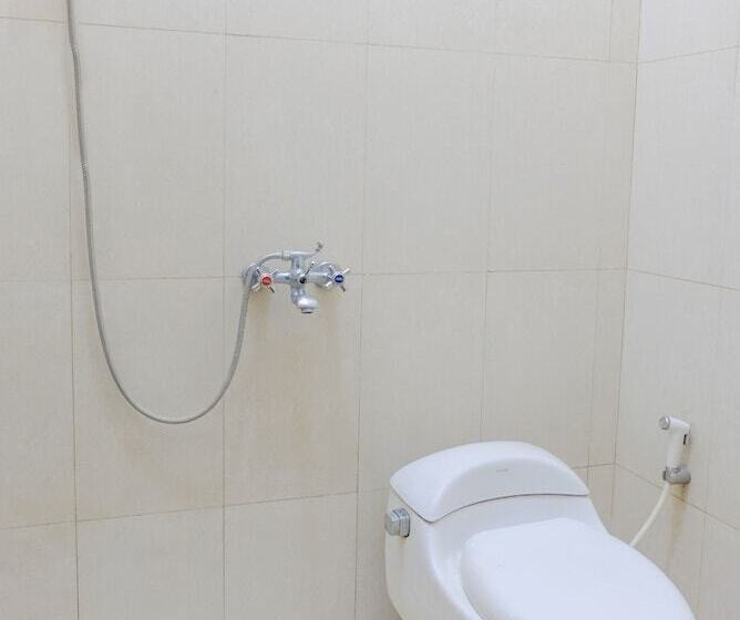 펜션 Oyo 778 Guest House Amalia Malang