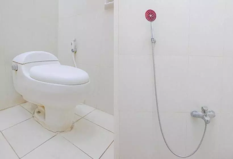 پانسیون Oyo 778 Guest House Amalia Malang