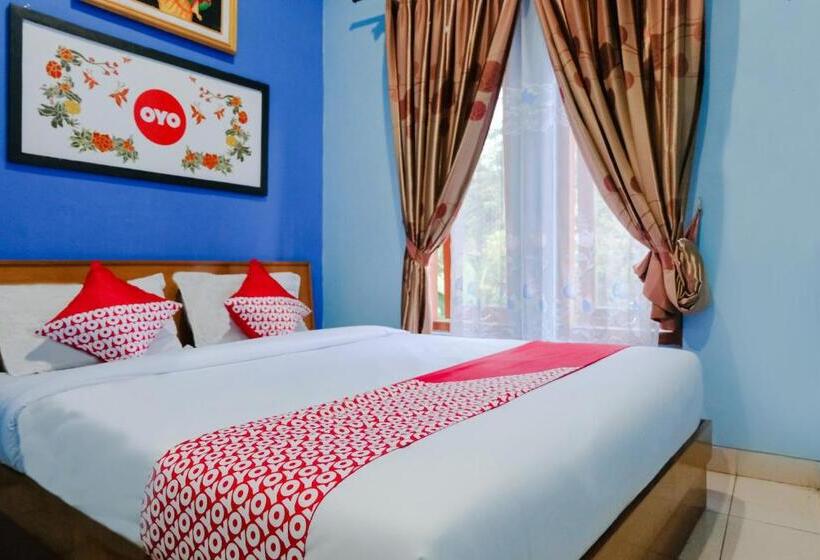 펜션 Oyo 778 Guest House Amalia Malang