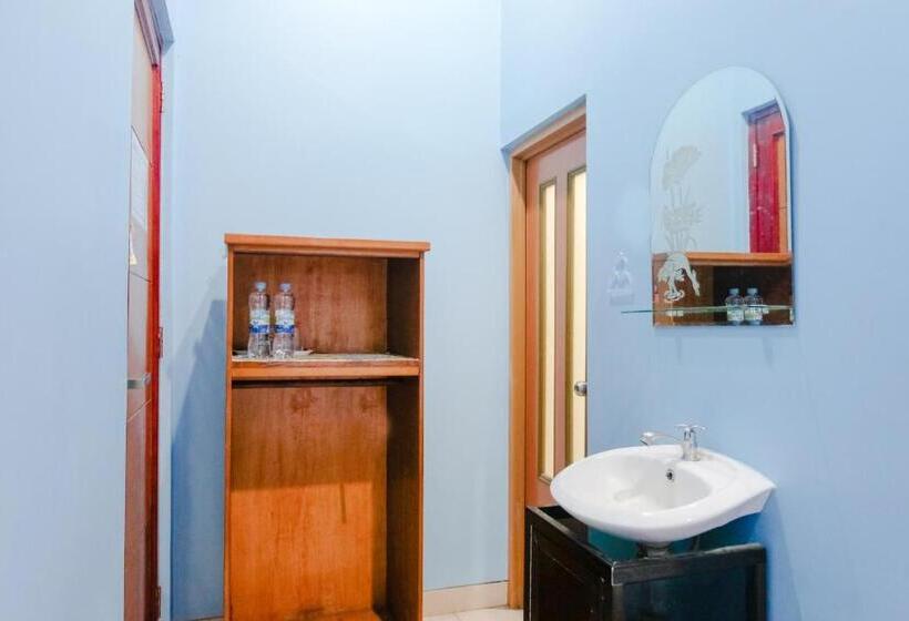 펜션 Oyo 778 Guest House Amalia Malang