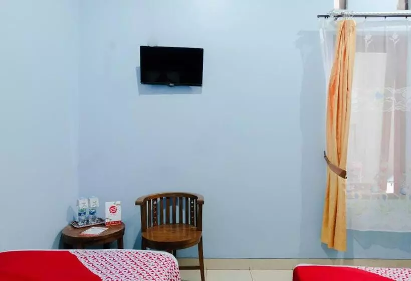 پانسیون Oyo 778 Guest House Amalia Malang