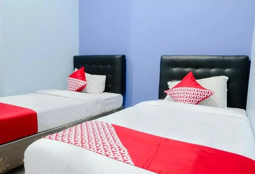 پانسیون Oyo 778 Guest House Amalia Malang