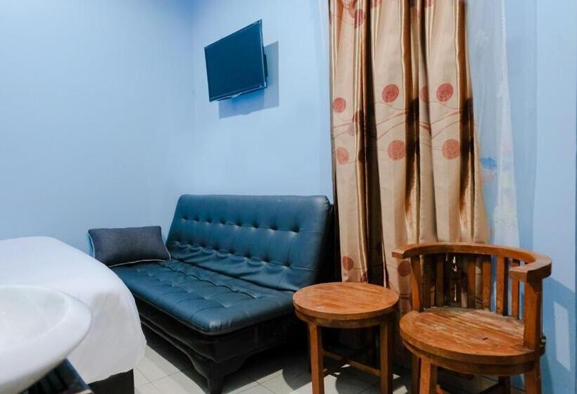 펜션 Oyo 778 Guest House Amalia Malang