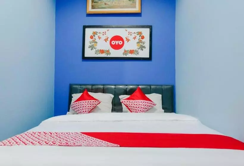 پانسیون Oyo 778 Guest House Amalia Malang