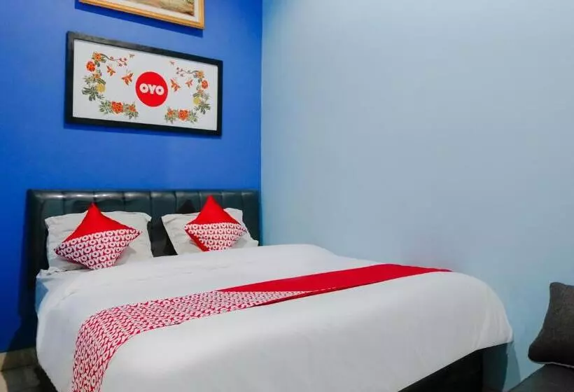 پانسیون Oyo 778 Guest House Amalia Malang