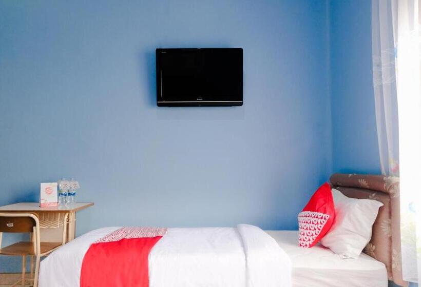 펜션 Oyo 778 Guest House Amalia Malang