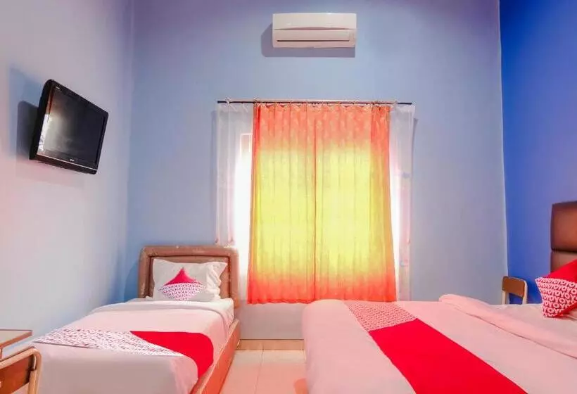 پانسیون Oyo 778 Guest House Amalia Malang