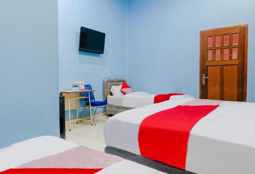 펜션 Oyo 778 Guest House Amalia Malang