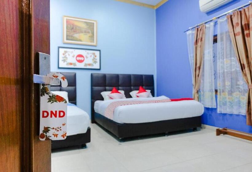 펜션 Oyo 778 Guest House Amalia Malang