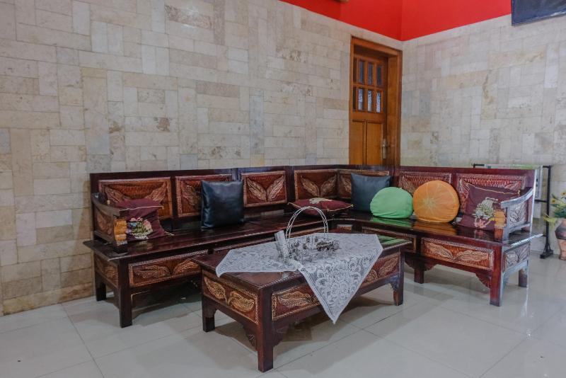 펜션 Oyo 778 Guest House Amalia Malang