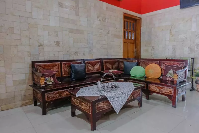 پانسیون Oyo 778 Guest House Amalia Malang